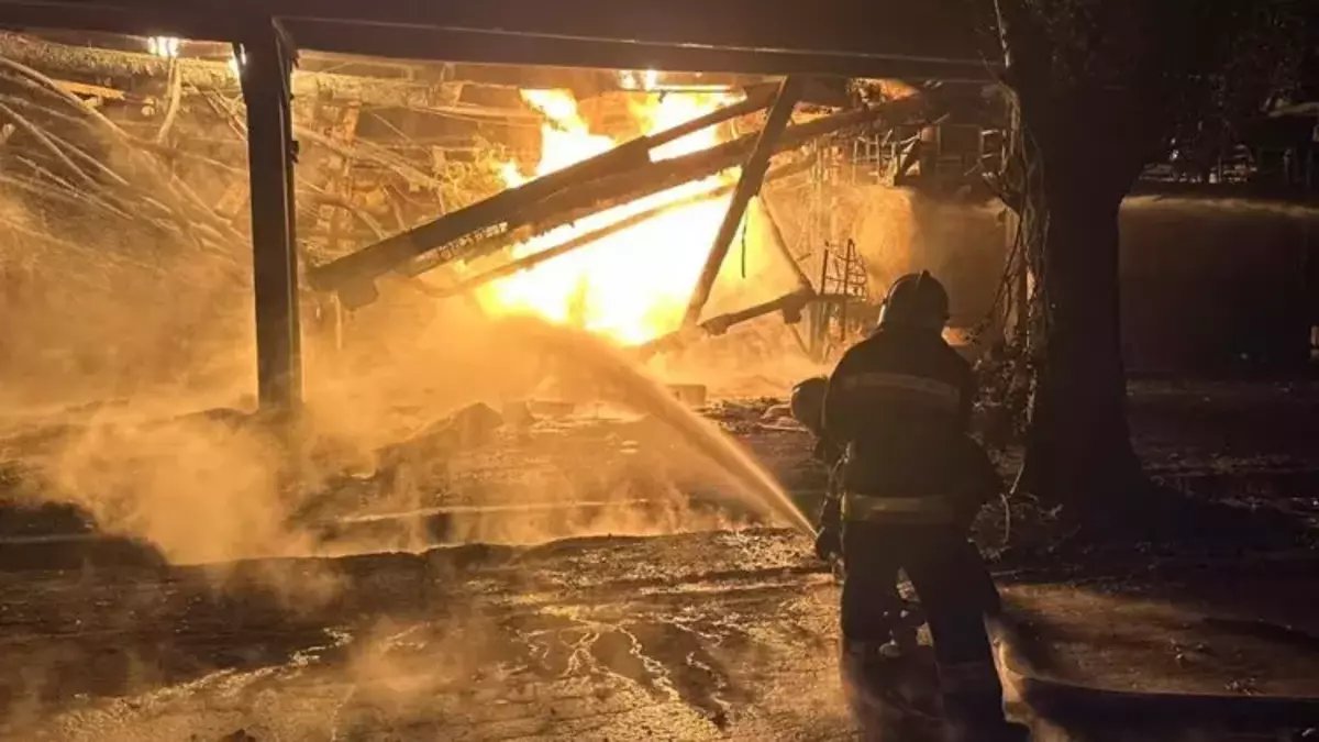 Ukrayna'ya Yönelik Rus Hava Saldırısında Petrol Rafinerisi Vuruldu